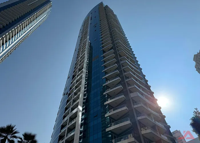 Cozy Marina View Apartment With Modern Gym & Pool, Steps To Beach & Metro