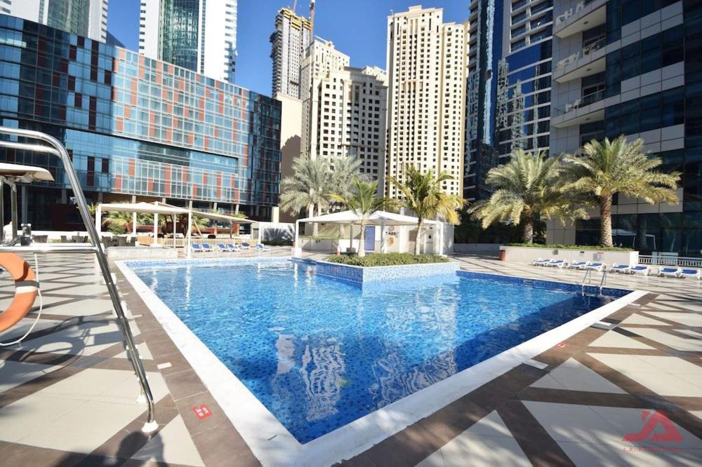 Cozy Marina View With Modern Gym & Pool, Steps To & Metro * دبي