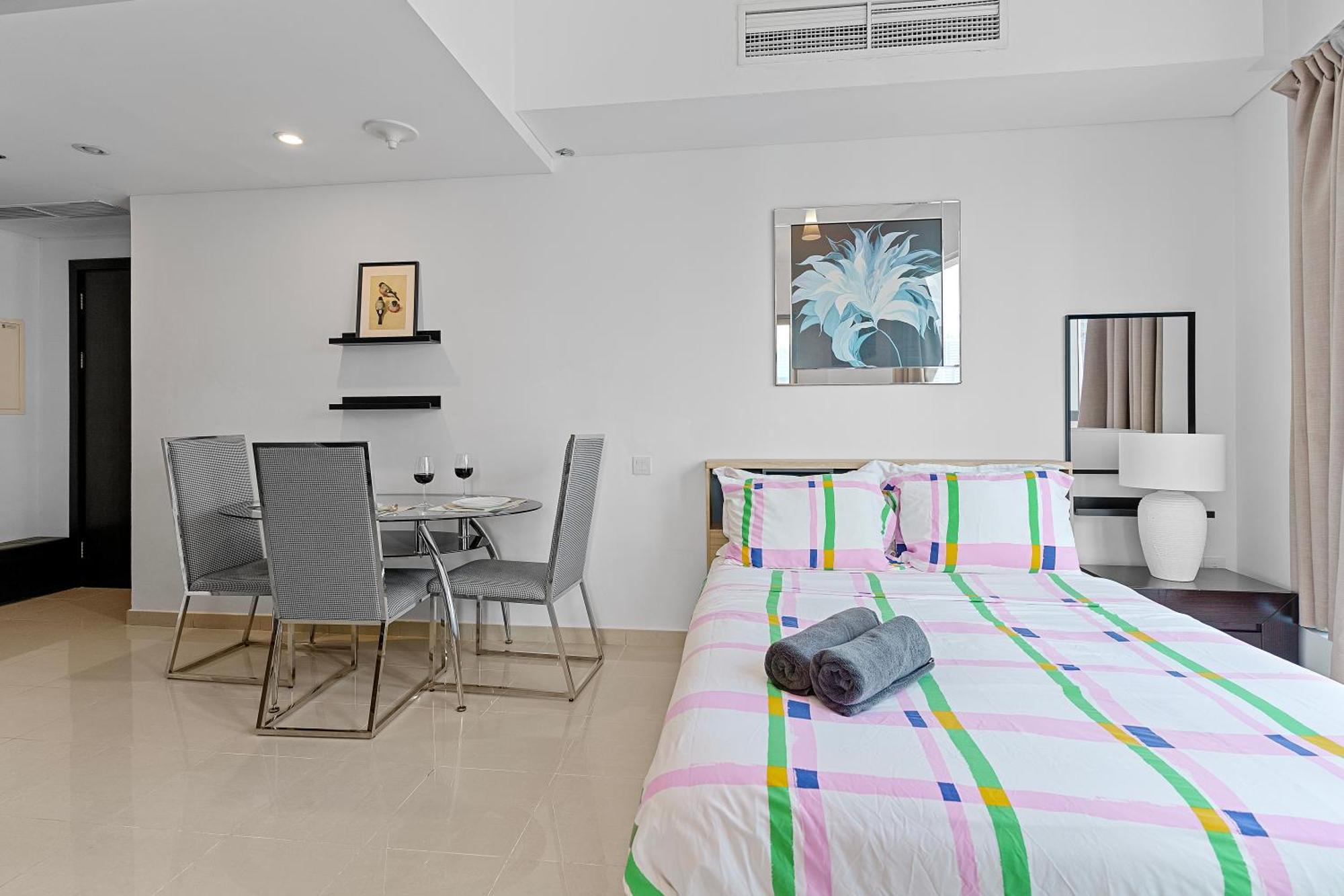 Cozy Marina View With Modern Gym & Pool, Steps To & Metro شقة دبي